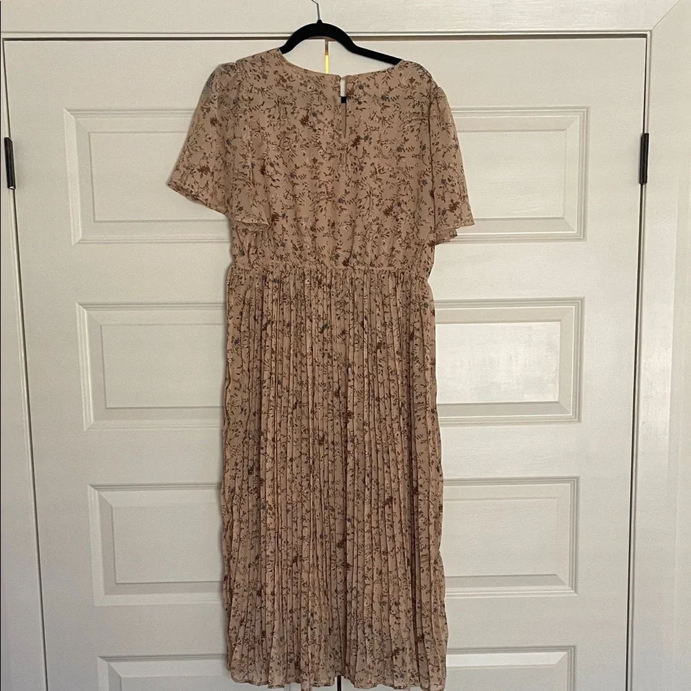 Gorgeous Floral Print Beige Dress - Picture 5 of 6